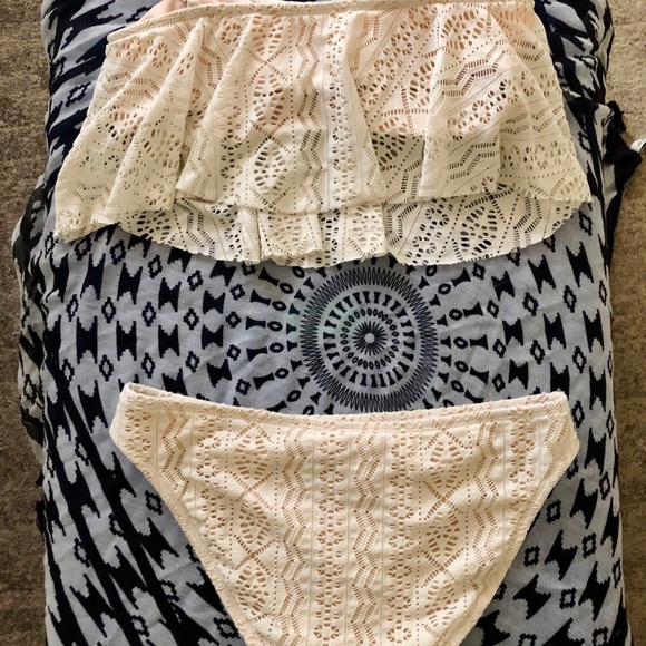 Bikini - Picture 4 of 4